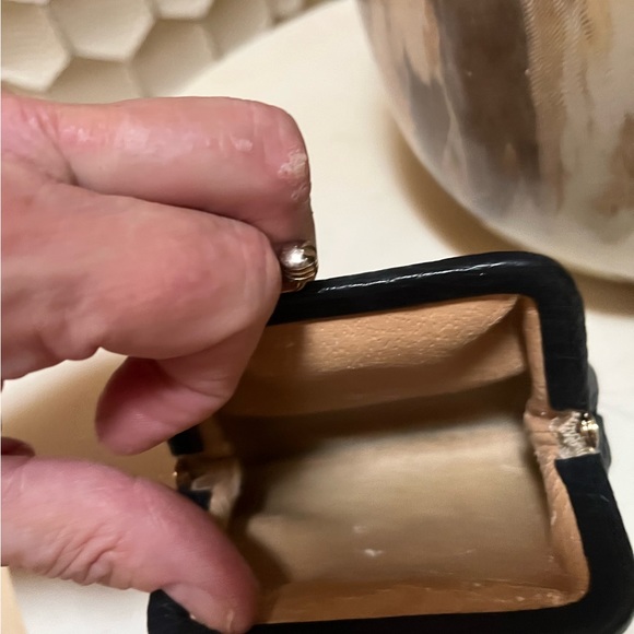 Dooney coin purse - Picture 4 of 4